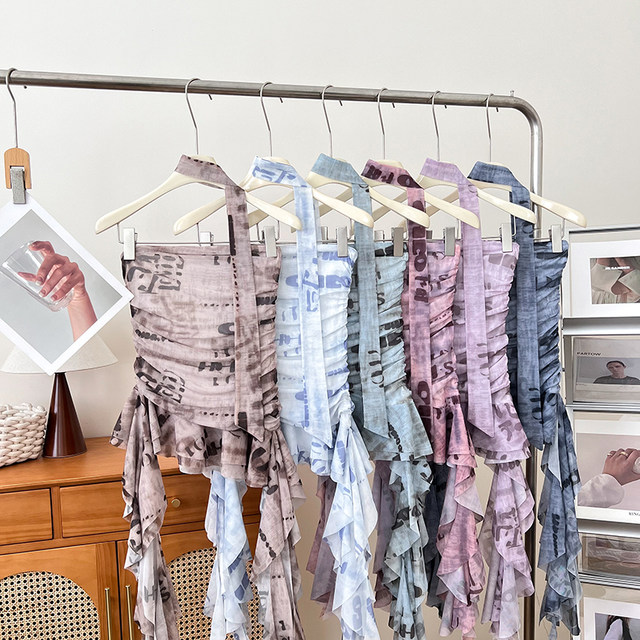 ຕົວອັກສອນ pleated ສະຫມໍ່າສະເຫມີ ruffled ribbon tube ເທິງ