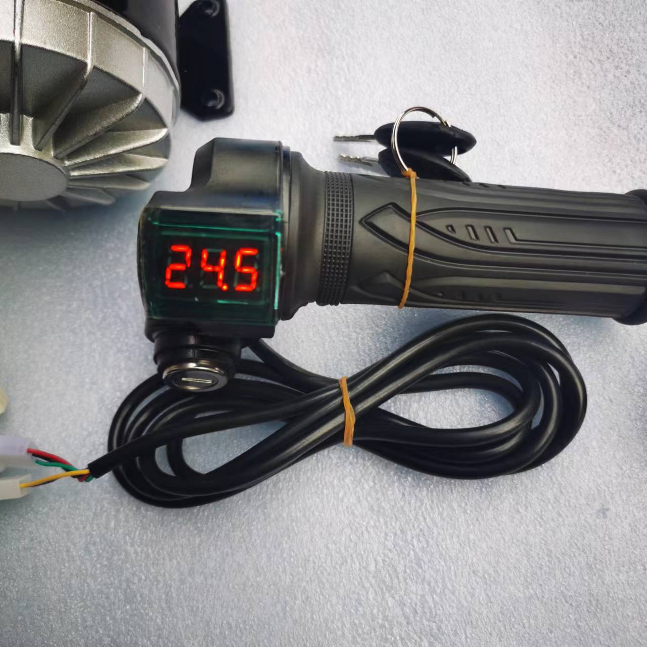 数字显示转把带钥匙开关12V24V36V48V通用款调速开关变速器 - 图0