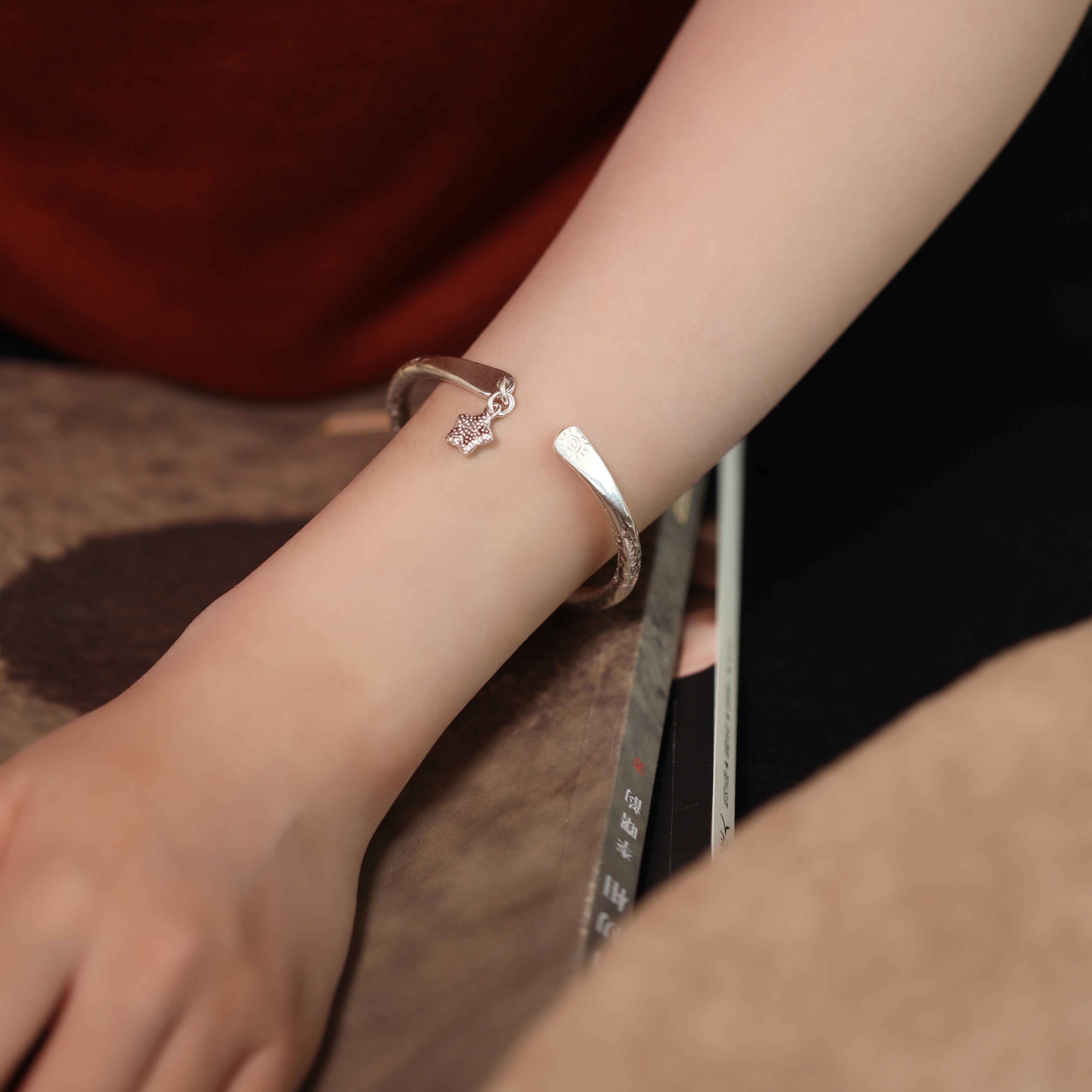 星日|熙素999足银手工银手镯女可定制开口实心银手环礼物送女友,淘宝优惠券,粉丝福利购,淘宝优惠卷