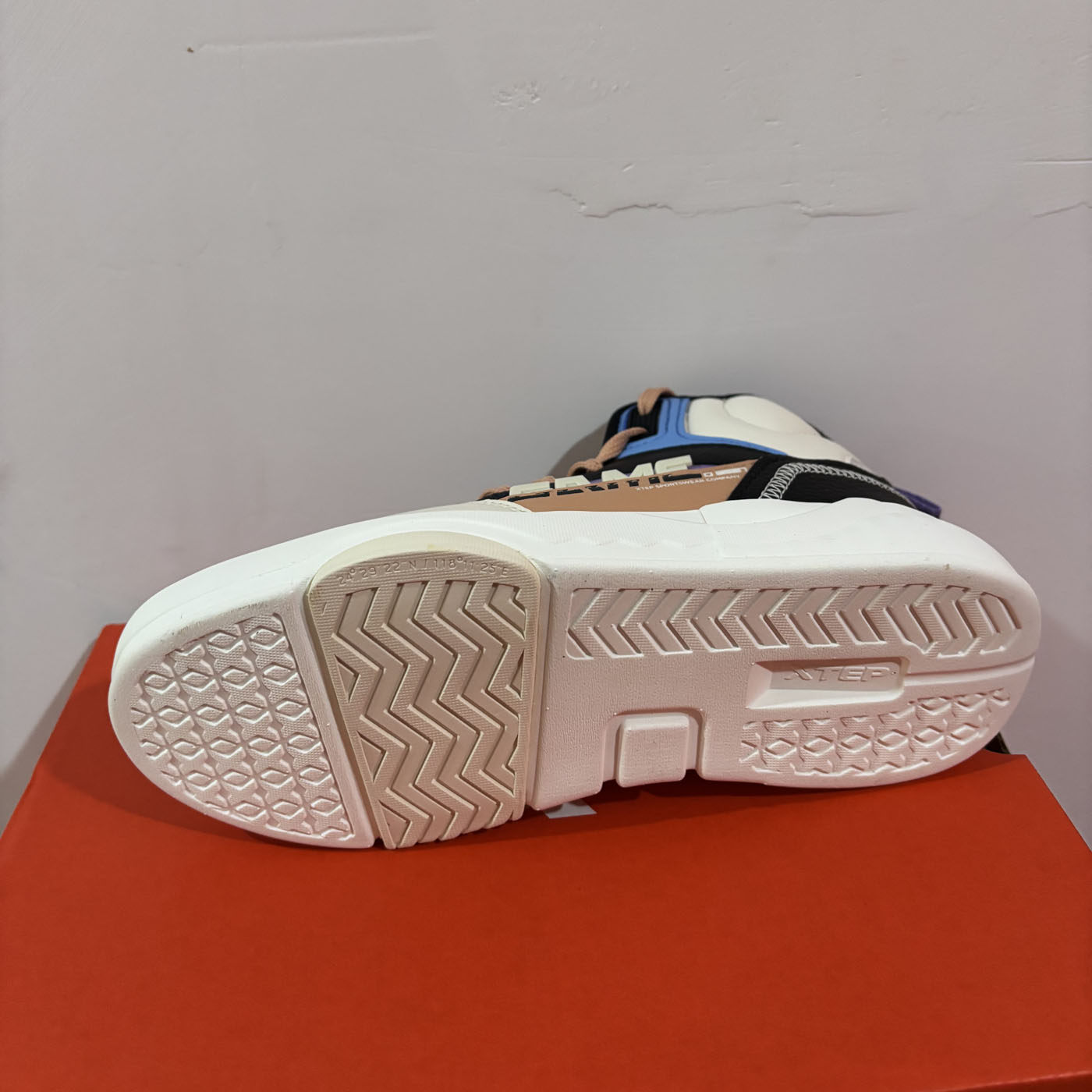 特步正品春秋休闲高帮学生百搭情侣小白鞋女运动板鞋978318310018,淘宝优惠券,粉丝福利购,淘宝优惠卷