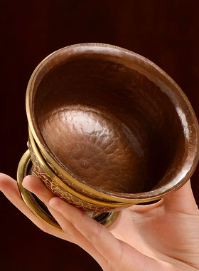 尼泊尔手工铜雕花盛水杯室内