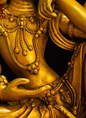 鎏金做旧工艺自在观音铜像摆件