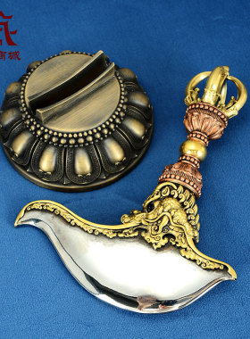 宝石镶嵌精工雕花铜摆件