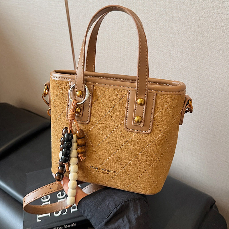 今年流行爆款包包女 2025新款秋冬复古小众菱格斜挎包手提水桶包N,淘宝优惠券,粉丝福利购,淘宝优惠卷