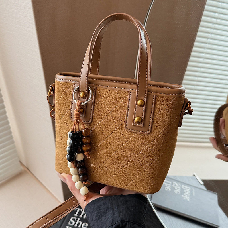 今年流行爆款包包女 2025新款秋冬复古小众菱格斜挎包手提水桶包N,淘宝优惠券,粉丝福利购,淘宝优惠卷