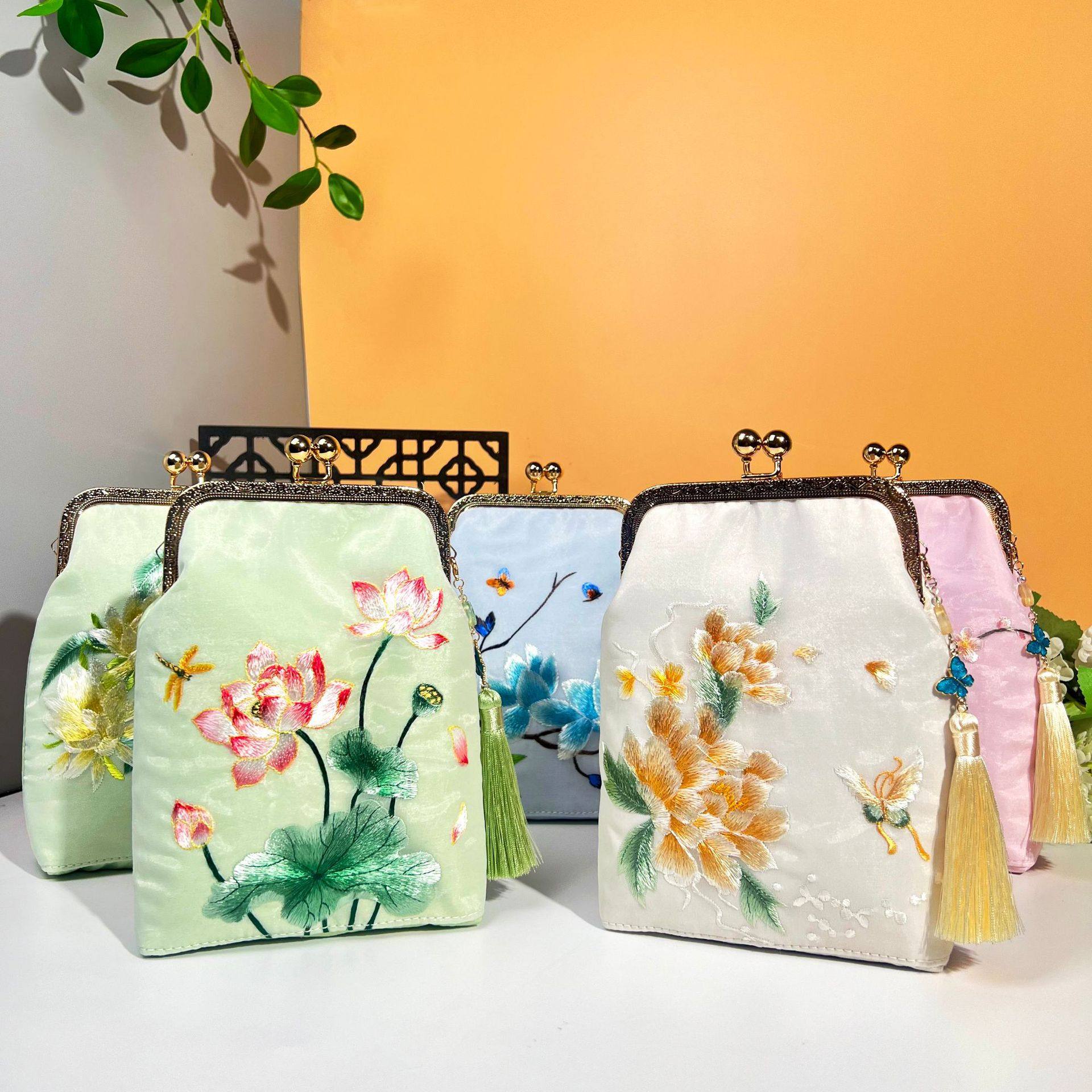 单肩斜挎古风搭配手拿包 新中式新款刺绣中国风成品口金手提女包Y,淘宝优惠券,粉丝福利购,淘宝优惠卷