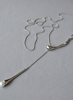 秋冬新款抽拉水滴珍珠项链金属质感长款项链女轻奢复古优雅毛衣链