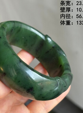 56.5和田玉碧玉籽料手镯颜色正