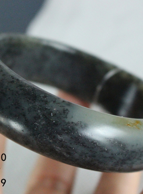 柔光留皮手镯朕品牌开仓墨玉籽料