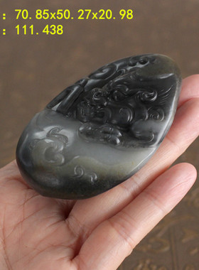 把件精工雕刻细致和田玉青花籽料