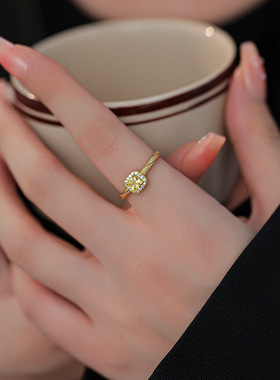 s925纯银黄水晶黄指女轻奢超闪小方糖麻花食指戒送闺蜜纪念戒