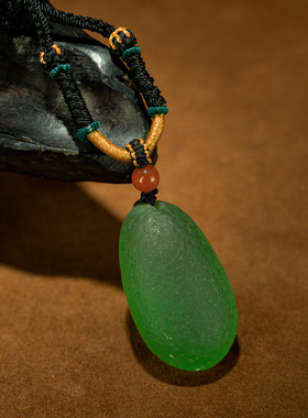 神秘的天外来客-绝美沙漠亚利桑那绿极光玻璃陨石奇石挂件吊坠