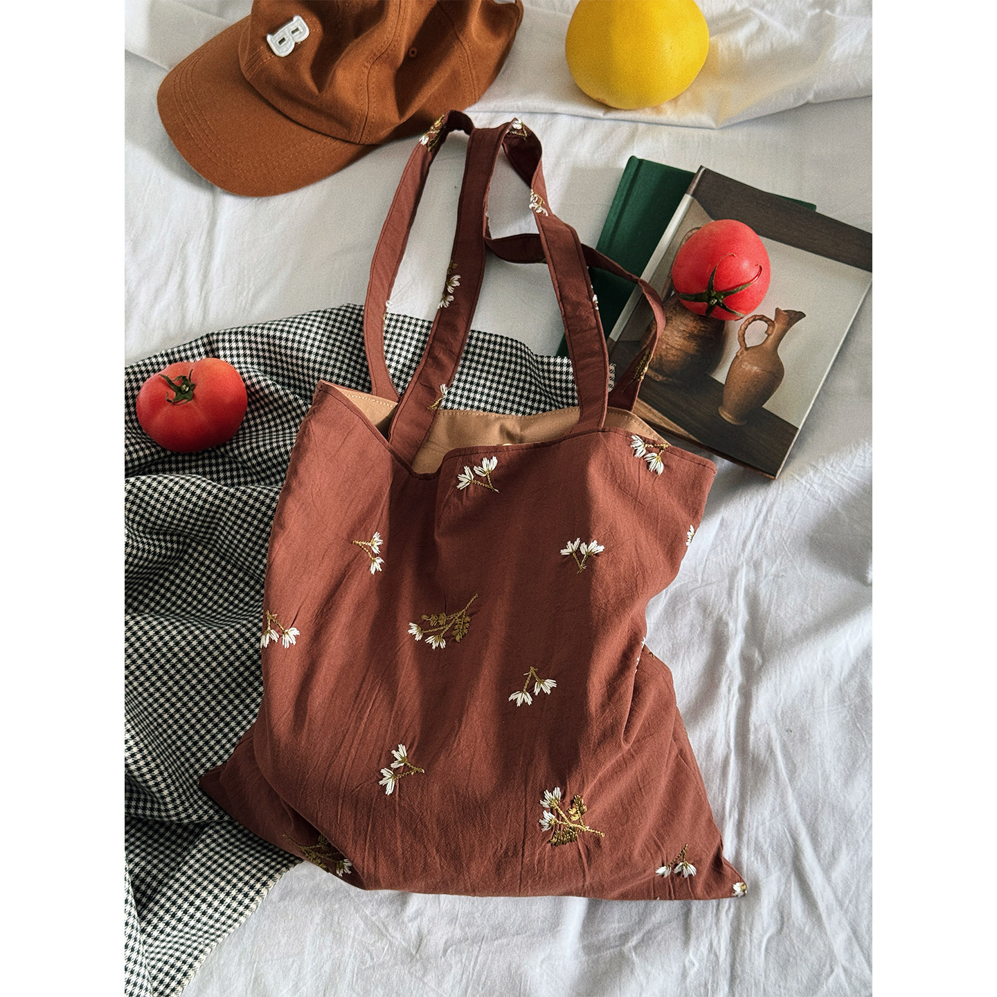 布鲁塞尔深秋~原创设计复古时髦咖色绣花布袋子通勤百搭单肩包女,淘宝优惠券,粉丝福利购,淘宝优惠卷