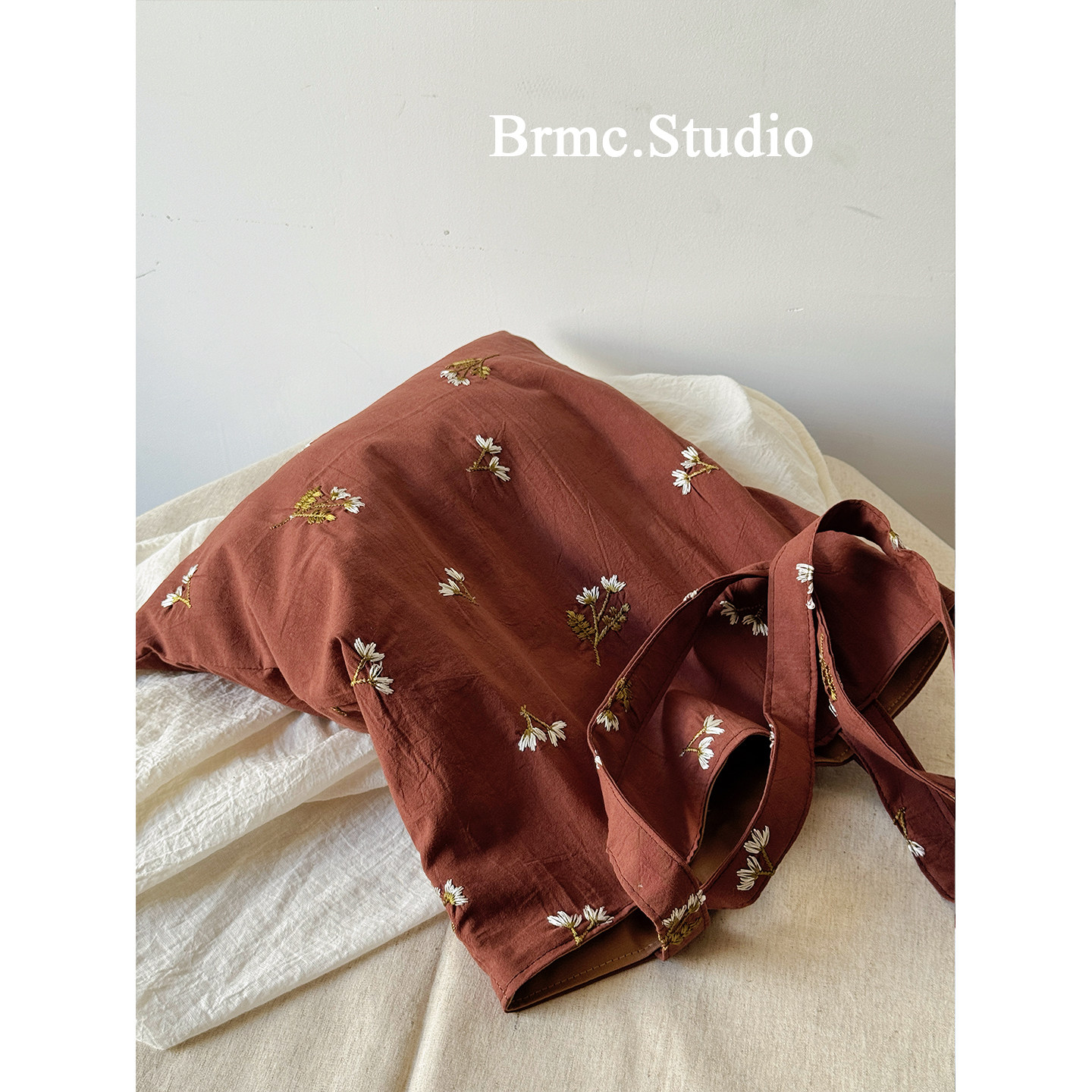 布鲁塞尔深秋~原创设计复古时髦咖色绣花布袋子通勤百搭单肩包女,淘宝优惠券,粉丝福利购,淘宝优惠卷