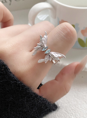 精致浅粉滴油蝴蝶戒指女气质时尚日韩镶浅海蓝锆石开口可调节手饰