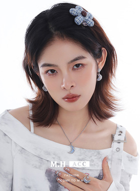 原创设计清透冷淡风蓝色月亮项链女轻奢小众百搭感精致锁骨链