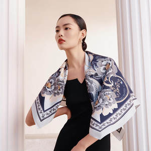 万事利2022实体店新款真丝桑蚕丝大方巾高端披肩春意百福结礼盒装