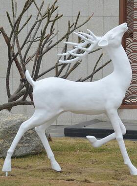白色仿真艺术品玻璃钢鹿雕塑小区楼盘学校公园体育馆动物落地摆件