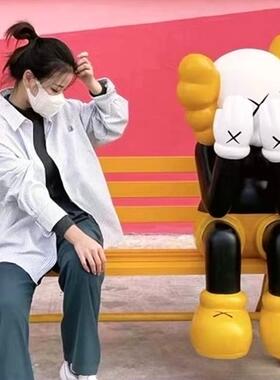 卡通雕塑芝麻街网红大摆件拍照坐姿商场玻璃钢座椅熊玩偶公仔