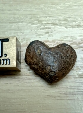 收藏级摩洛哥Taza铁陨石原石标本