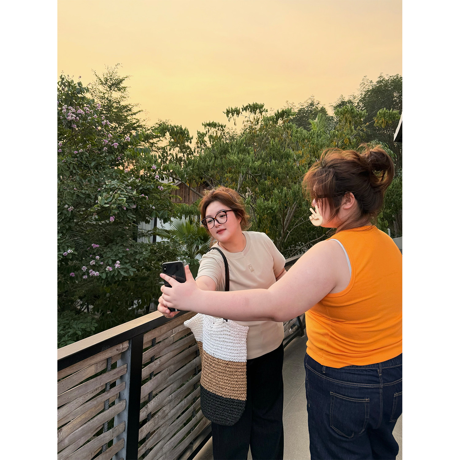 老章和小胖PONGKIKI正肩超弹力T恤女大码宽松显瘦纯色胖mm体恤夏