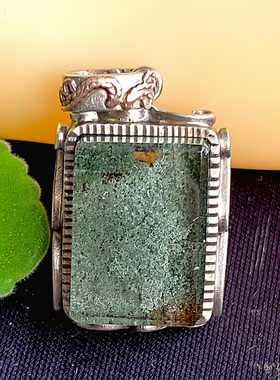 天然水晶吊坠绿幽灵吊坠巴西绿幽灵方牌挂坠净体银包生日礼物男女