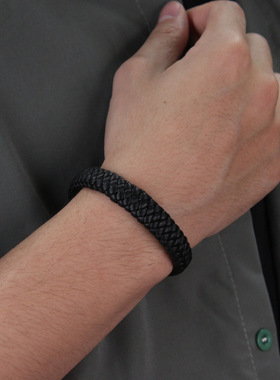 欧美饰品简约时尚黑色编织皮革手镯男磁吸扣钛钢手链男士饰品