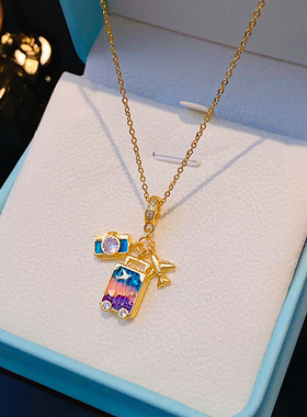 环球旅行项链女彩虹滴油相机旅行箱飞机吊坠时尚轻奢设计感锁骨链