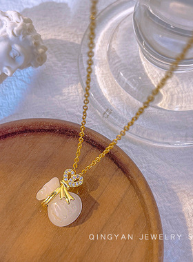 韩版轻奢白色小葫芦钱袋吊坠钛钢项链女小众设计感百搭网红锁骨链