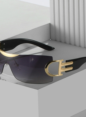 摆拍个性潮流未来感千禧墨镜