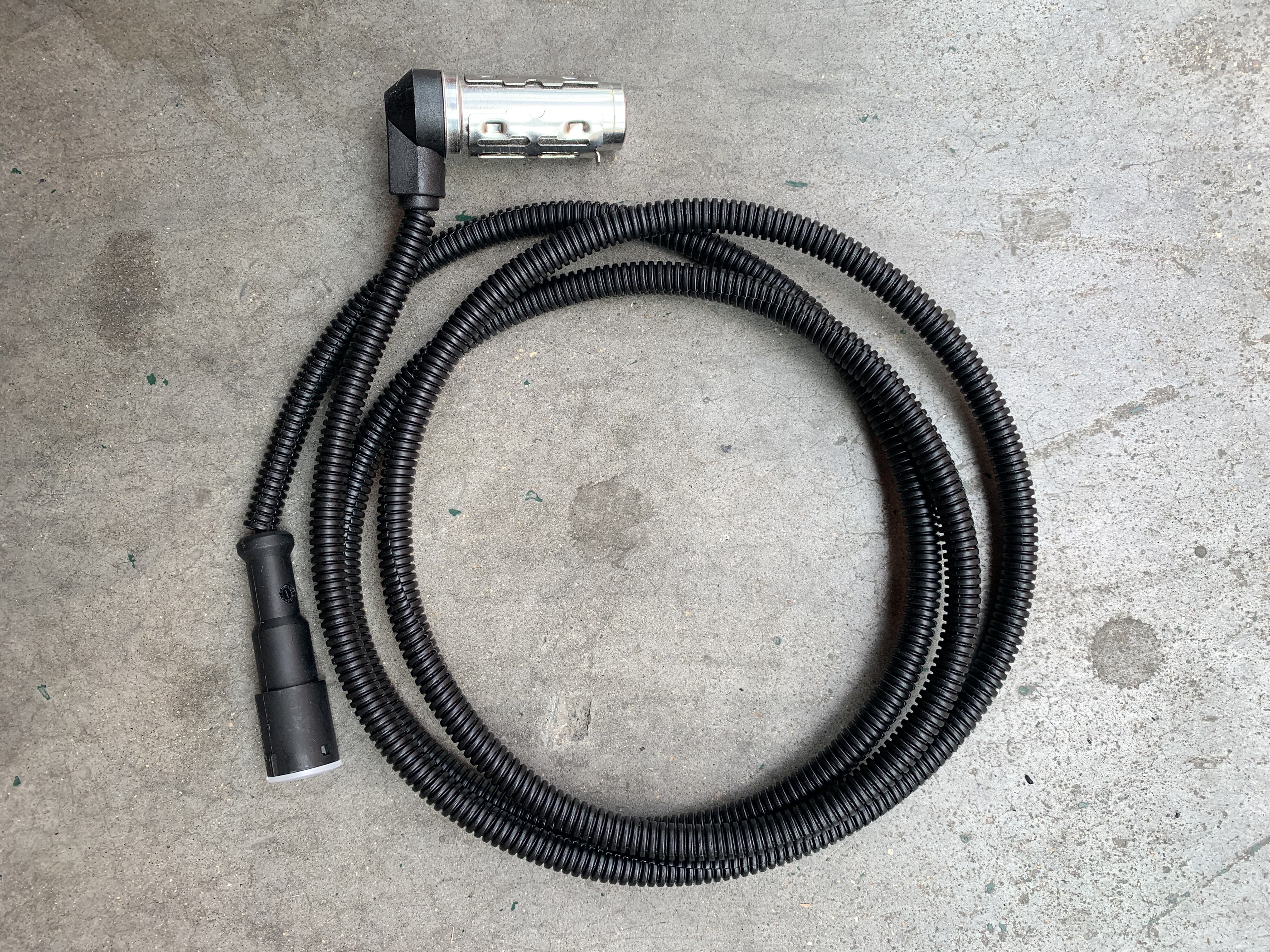 货车ABS传感器弯头1.5米适用德龙3000豪沃汕德卡解放J6悍将统帅车 - 图1