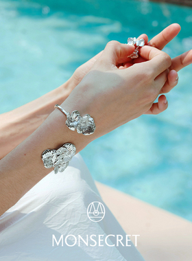 MONSECRET 设计师品牌 25春夏 错位交叠花卉开口手镯  SOLSOL