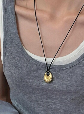 娜扎金色豆豆黑绳项链女夏季长款挂脖配饰极简吊坠挂件毛衣链
