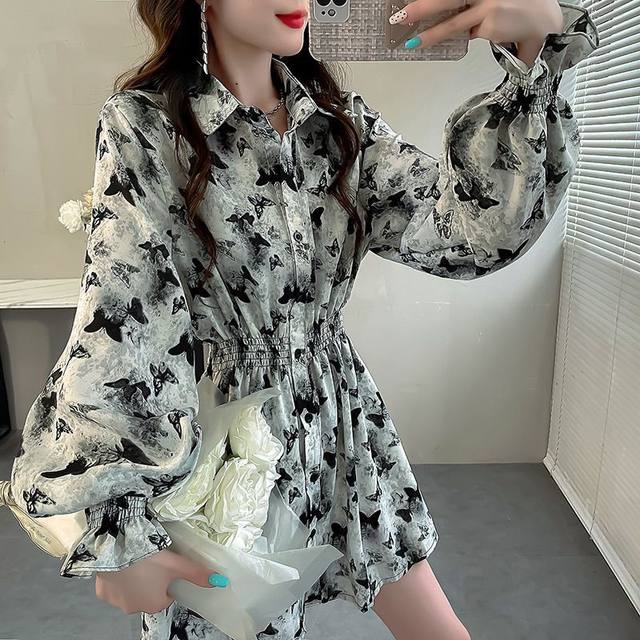 2025 early spring new design pleated elastic waist mid-length top for women with western style printed bell sleeve shirt