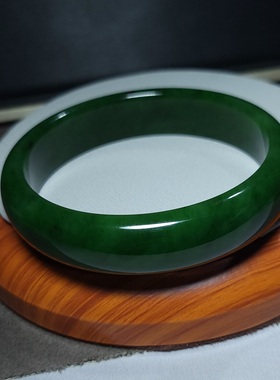 新疆的猫Z122906 68.8克R65油亮七号矿俄老料浓艳菠菜绿碧玉手镯