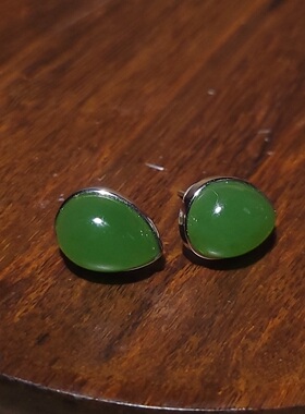 YQ032006新疆的猫4.5克高油性突出的阳绿碧玉18k白金镶玉水滴耳钉