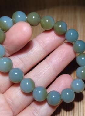 新疆的猫zg120307 27.3克，油润的新疆山料泛蓝调糖青白玉手链