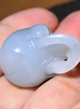 JJ012402新疆的猫13.6特油润古朴的细腻白底青花籽料骷髅头