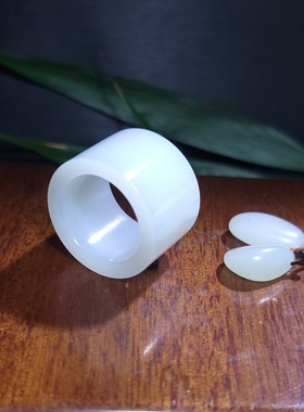 新疆的猫Z010706 11.6克R18细腻高白高油份黑皮俄料羊脂白玉扳指