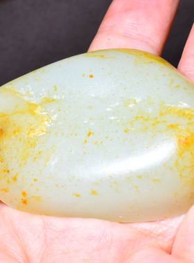 新疆的猫42.8克，一面满包洒红皮特细白玉籽料牌坯SBH220