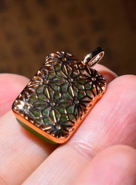 新疆的猫JJ122506 4.4克，18k金冰底起荧光老坑粉绿碧玉挂坠