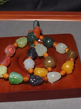 新疆的猫L090804 57.0克，精选色泽搭配绚丽多宝貔貅手持