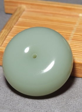 新疆的猫L102505 44.7克，高脂粉油膏料的且末青白大平安扣