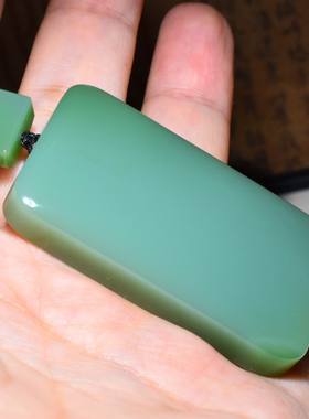 新疆的猫JJ010504 42.0克冰底起荧光老坑粉青碧玉平安牌