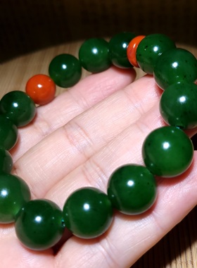 新疆的猫zg122503 59.0克，鲜艳油亮的俄老矿口菠菜绿碧玉手串