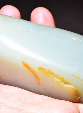 新疆的猫283.5克，一把抓饱糯润亮色青白玉把件籽SMY16