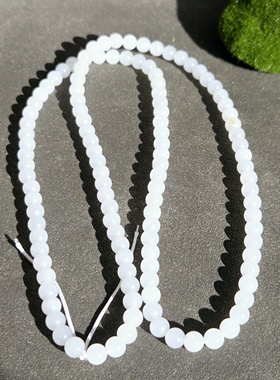 新疆的猫W121101 44.23克，暗处不输白纸惊艳三高白完整籽料长串