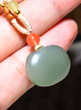 JJ012811新疆的猫7.7克含绳“润油脂”超细冰淳亮美晴水色如意锁