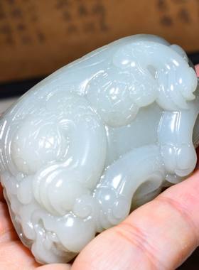 新疆的猫101.7克，油烟皮特细高青白玉籽料“龙龟”把件SBH312