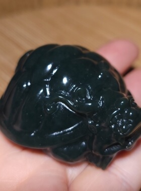 zg032506 新疆的猫77.7克油性极高泛蓝调新疆青玉龙龟把件和田玉